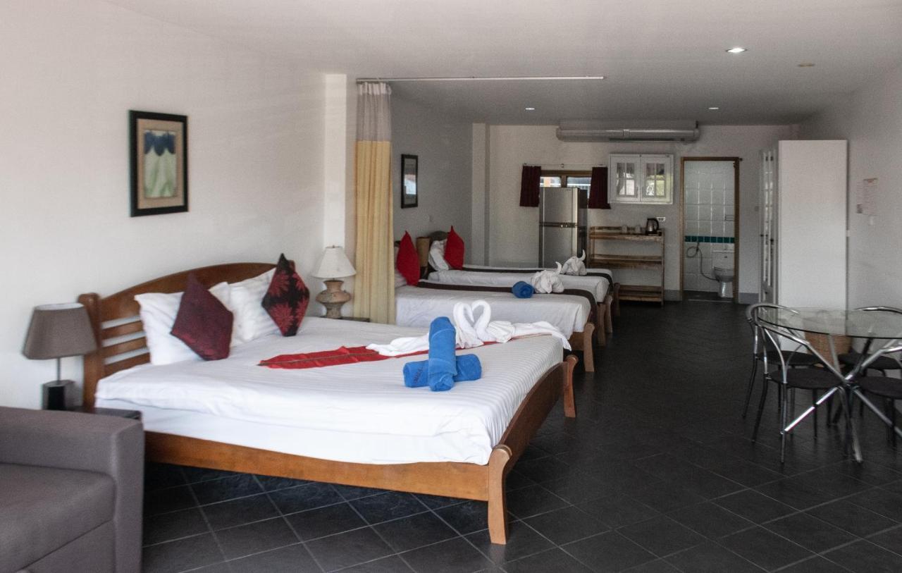 Deng'S Kamala Beach Guesthouse Bagian luar foto