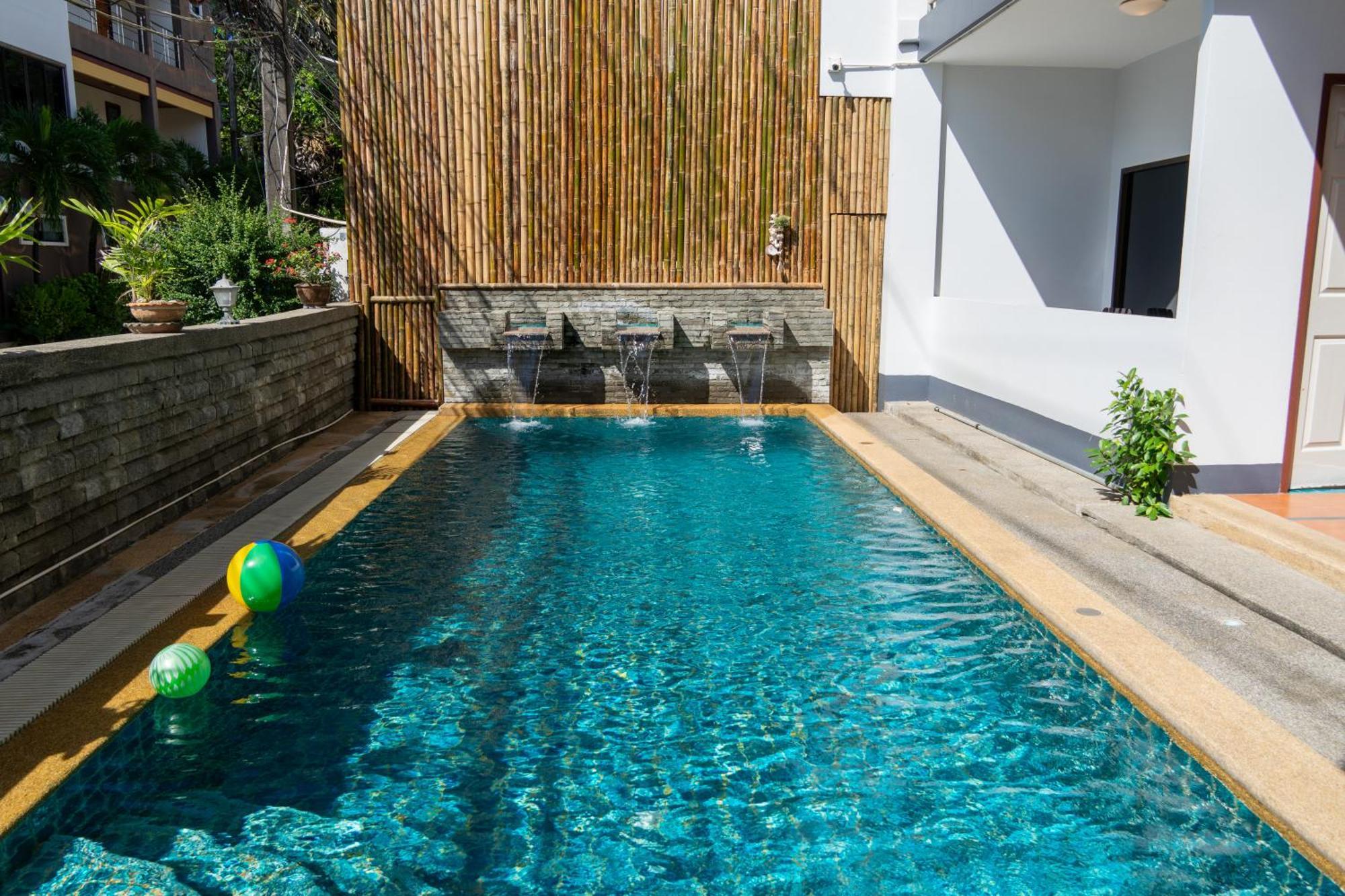 Deng'S Kamala Beach Guesthouse Bagian luar foto