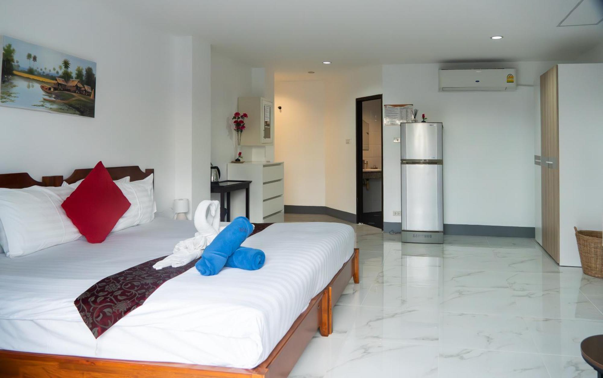 Deng'S Kamala Beach Guesthouse Bagian luar foto