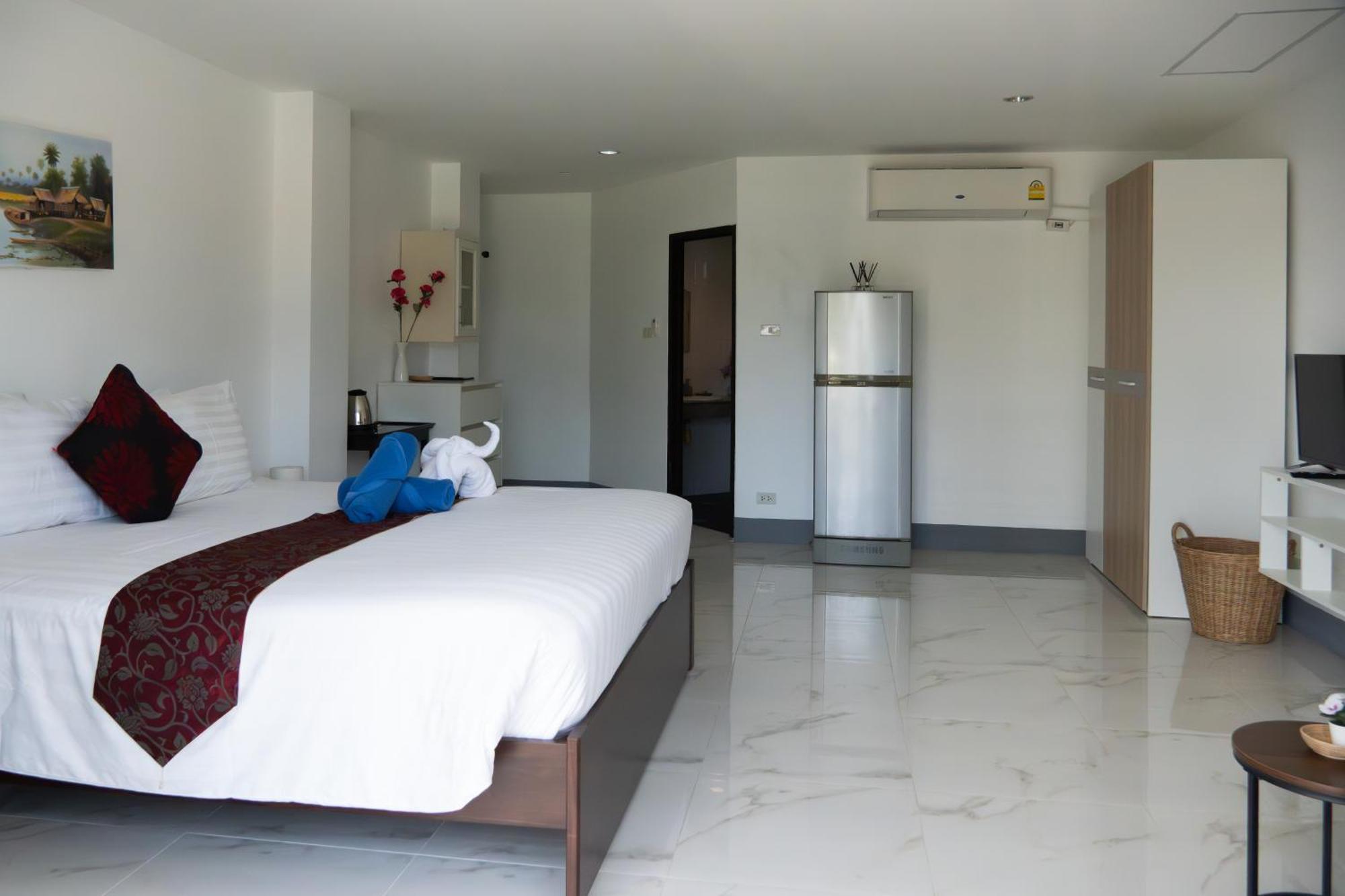 Deng'S Kamala Beach Guesthouse Bagian luar foto